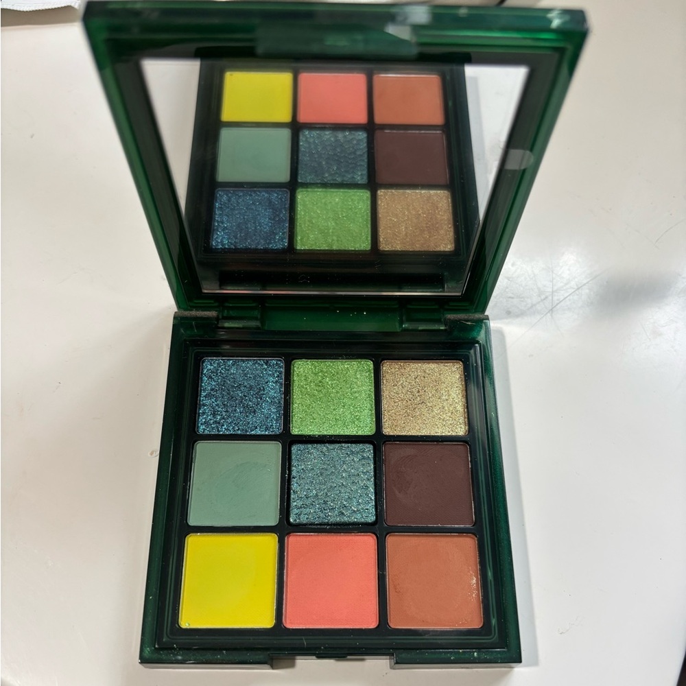 HUDA Beauty Wild Python eyeshadow palette
